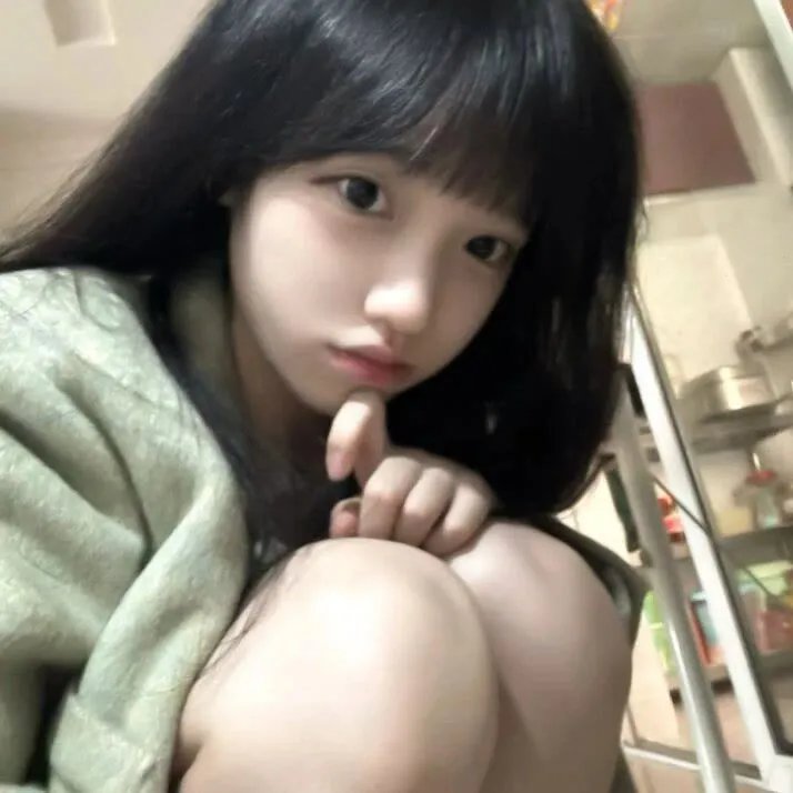 庭院里的女人